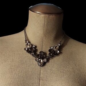 ViVI Silver Floral Crystal Necklace